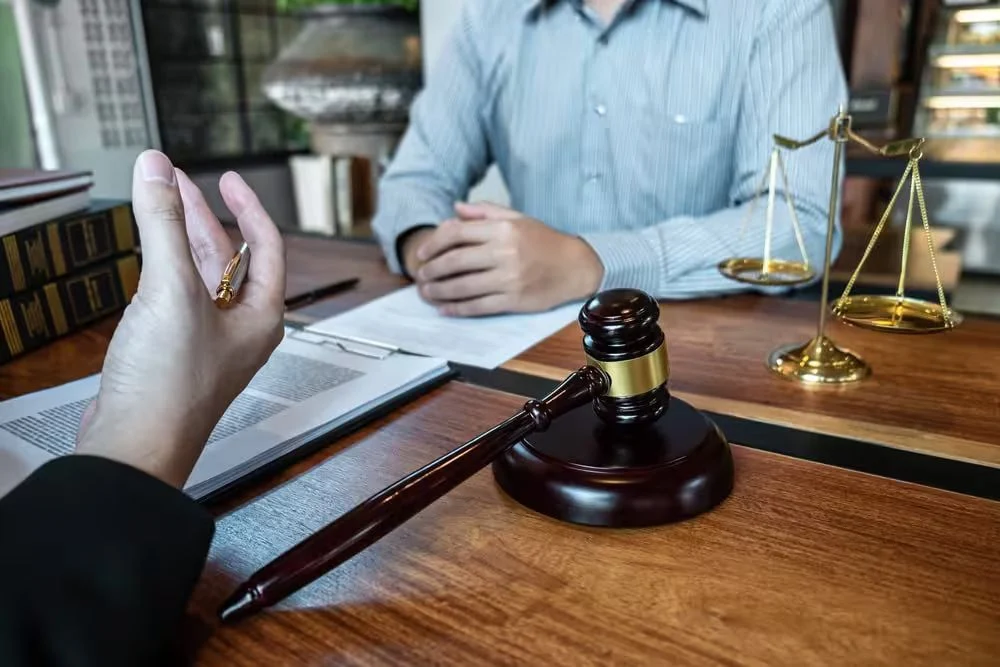 Aprenda cómo prepararse y aprovechar al máximo su consulta inicial de derecho de familia con Lishman Law en San Antonio. ¡Llame hoy si tiene preguntas!
