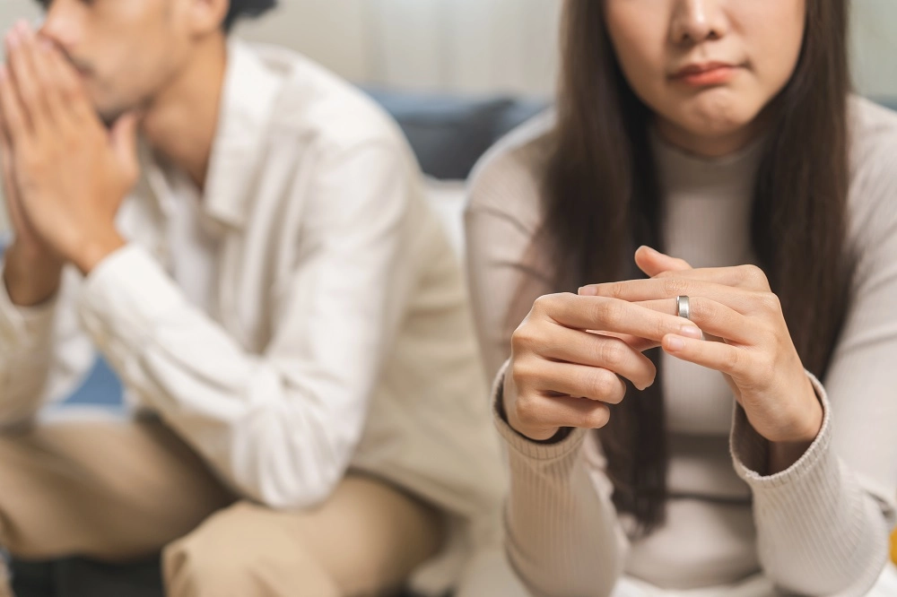 Pensando en divorciarse en Texas? Use nuestra lista de verificación legal y emocional para decidir si está listo para presentar la solicitud. Conozca las señales, los costos y los pasos.
