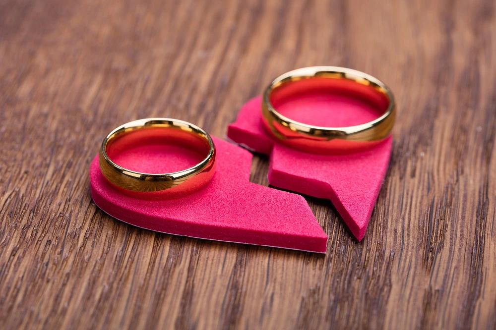 Descubra qué debe preparar antes de solicitar el divorcio en Texas, incluyendo registros financieros, documentos relacionados con los hijos, costos y las etapas del proceso.
